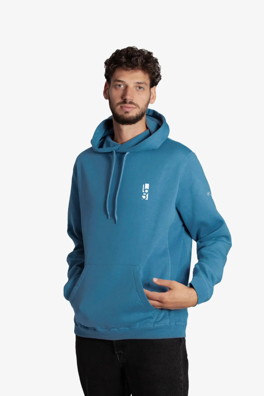 Langer oversized Hoodie in hellblau fuer Menschen ab einer Groesse von 1,90 Meter