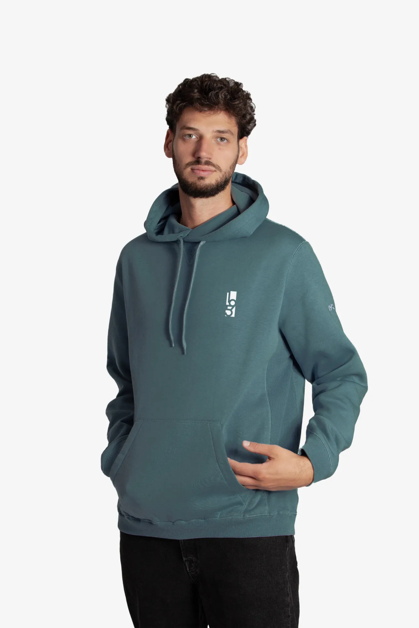 Langer oversized Hoodie in hellblau fuer Menschen ab einer Groesse von 1,90 Meter