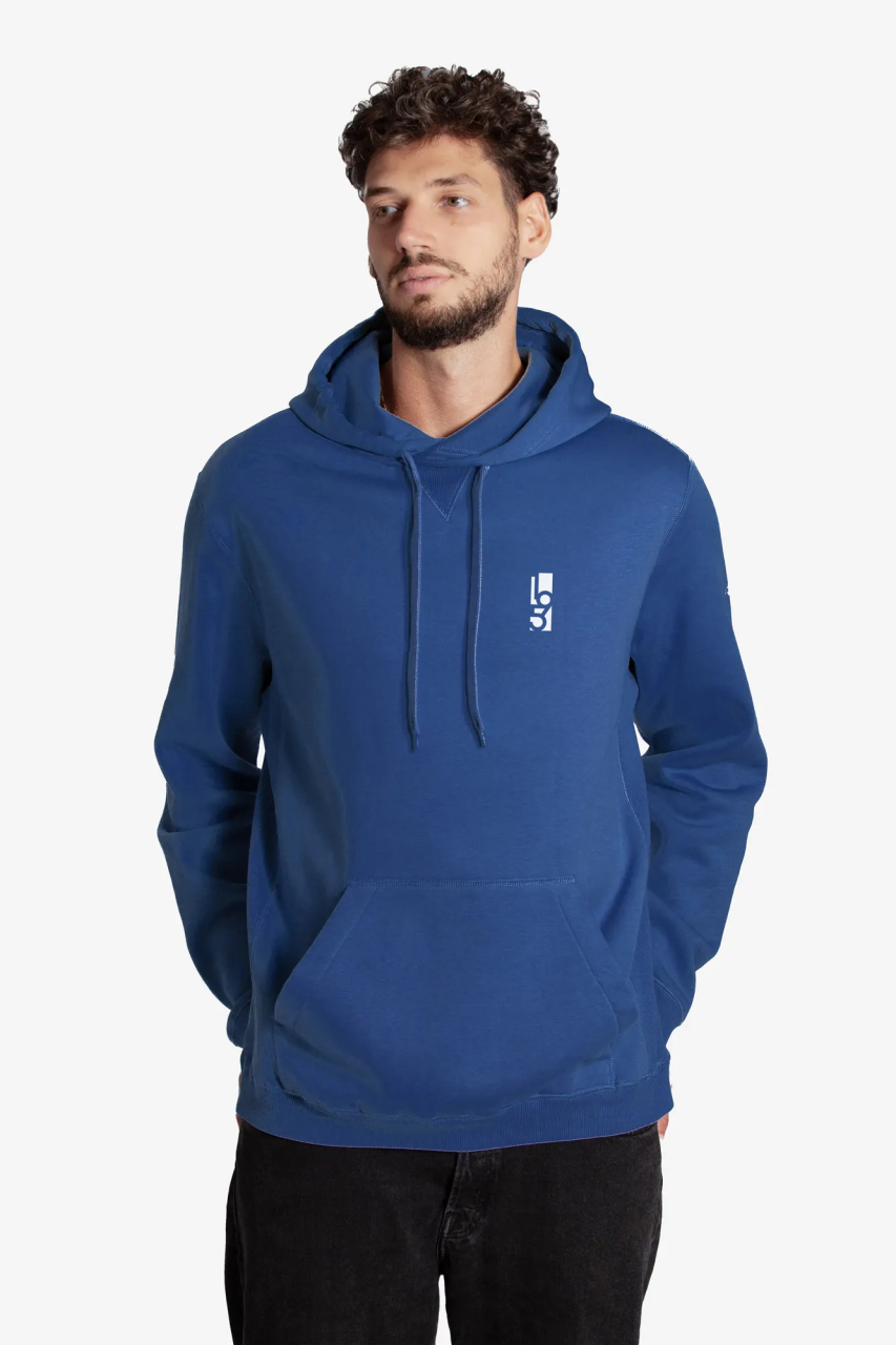 Langer oversized Hoodie in hellblau fuer Menschen ab einer Groesse von 1,90 Meter